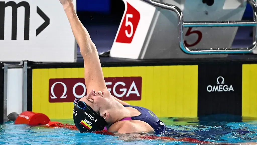 Schwimmen-Europameisterschaft-100-m-Schmetterling-Frauen-die-Deutsche-Angelina-Koehler-freut-sich-ueber-ihren-zweiten-Platz